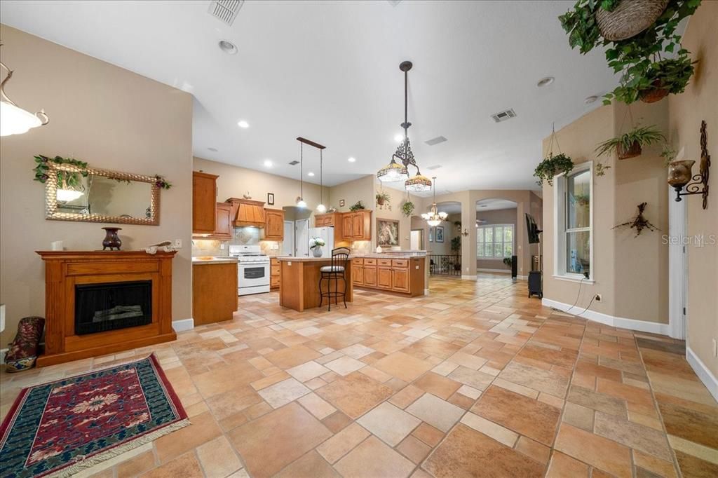 En Venta: $764,900 (4 camas, 3 baños, 2639 Pies cuadrados)