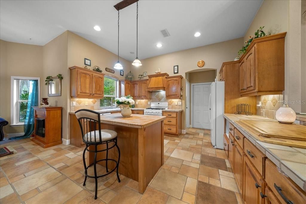 En Venta: $764,900 (4 camas, 3 baños, 2639 Pies cuadrados)