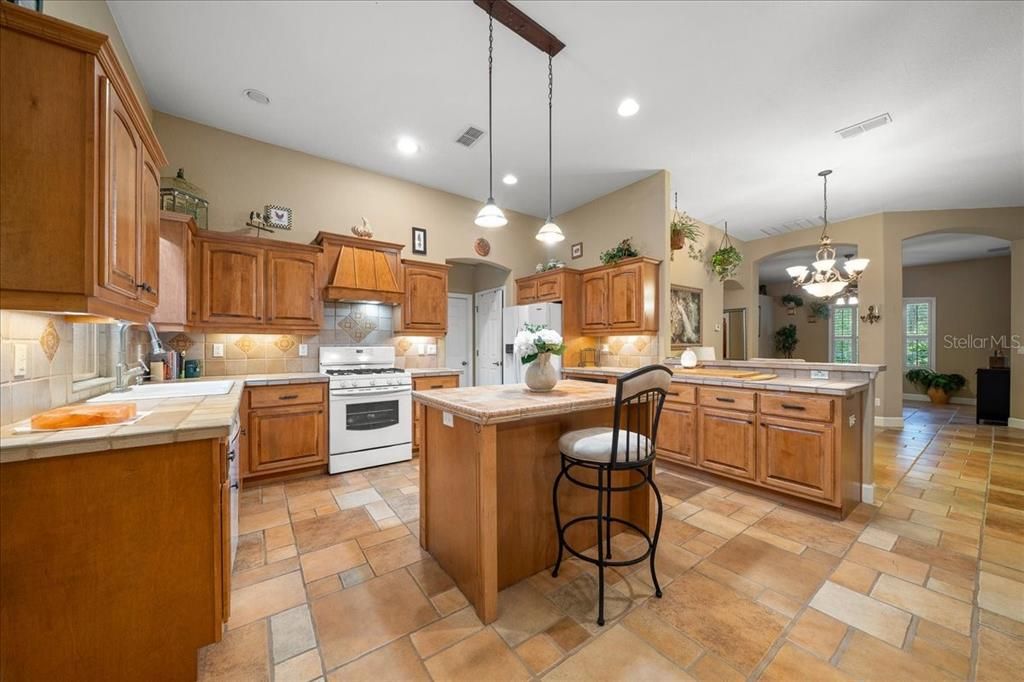 En Venta: $764,900 (4 camas, 3 baños, 2639 Pies cuadrados)