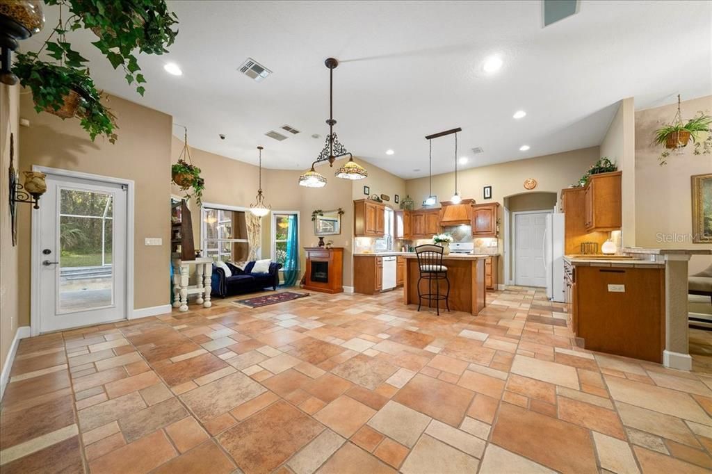 En Venta: $764,900 (4 camas, 3 baños, 2639 Pies cuadrados)