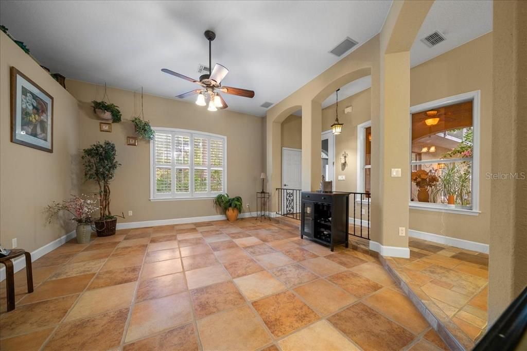 En Venta: $764,900 (4 camas, 3 baños, 2639 Pies cuadrados)