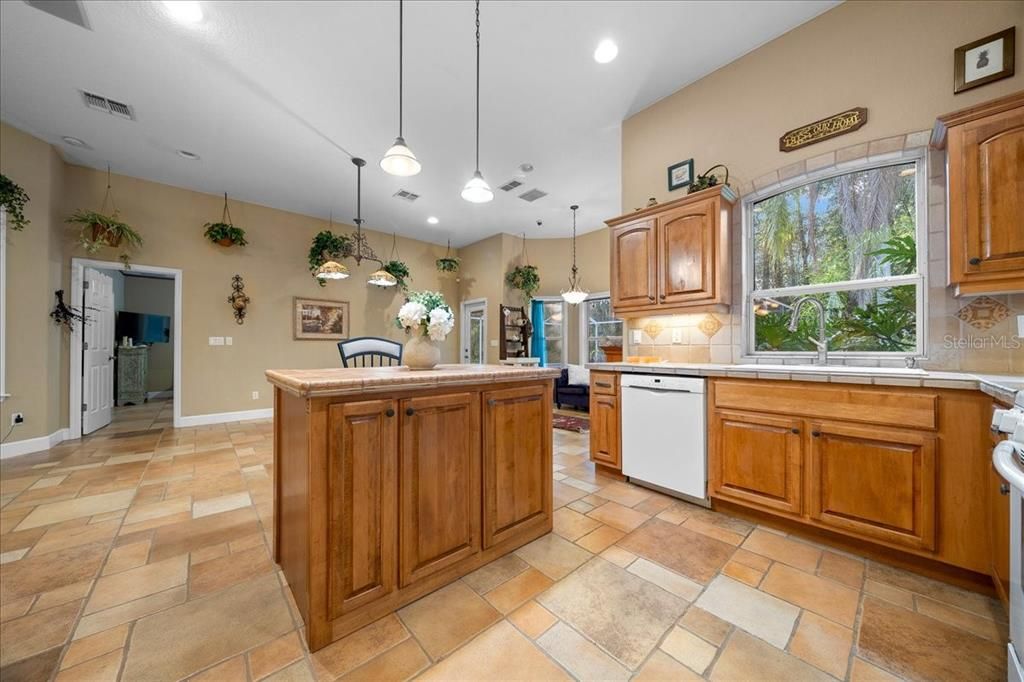 En Venta: $764,900 (4 camas, 3 baños, 2639 Pies cuadrados)