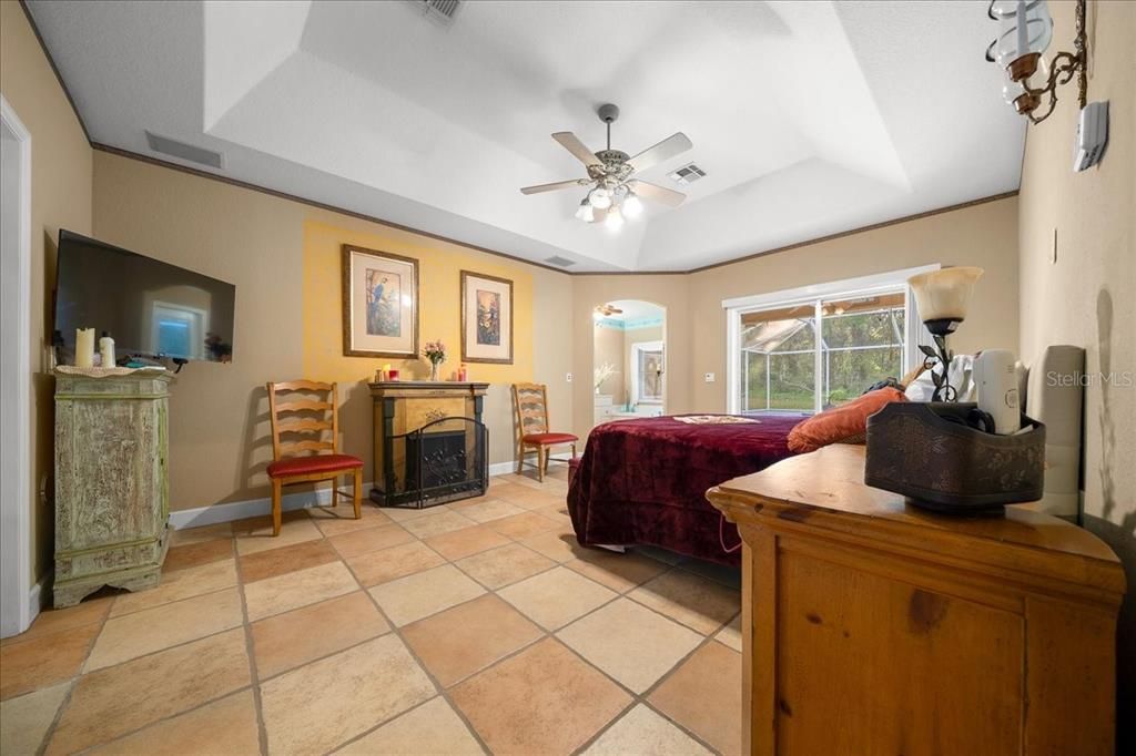 En Venta: $764,900 (4 camas, 3 baños, 2639 Pies cuadrados)