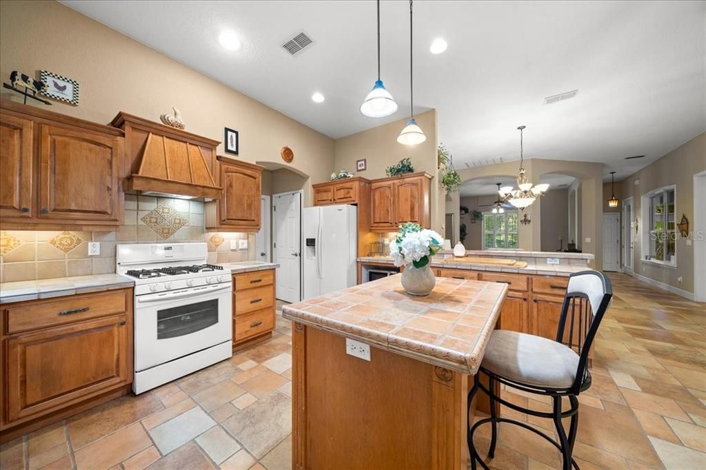 En Venta: $764,900 (4 camas, 3 baños, 2639 Pies cuadrados)