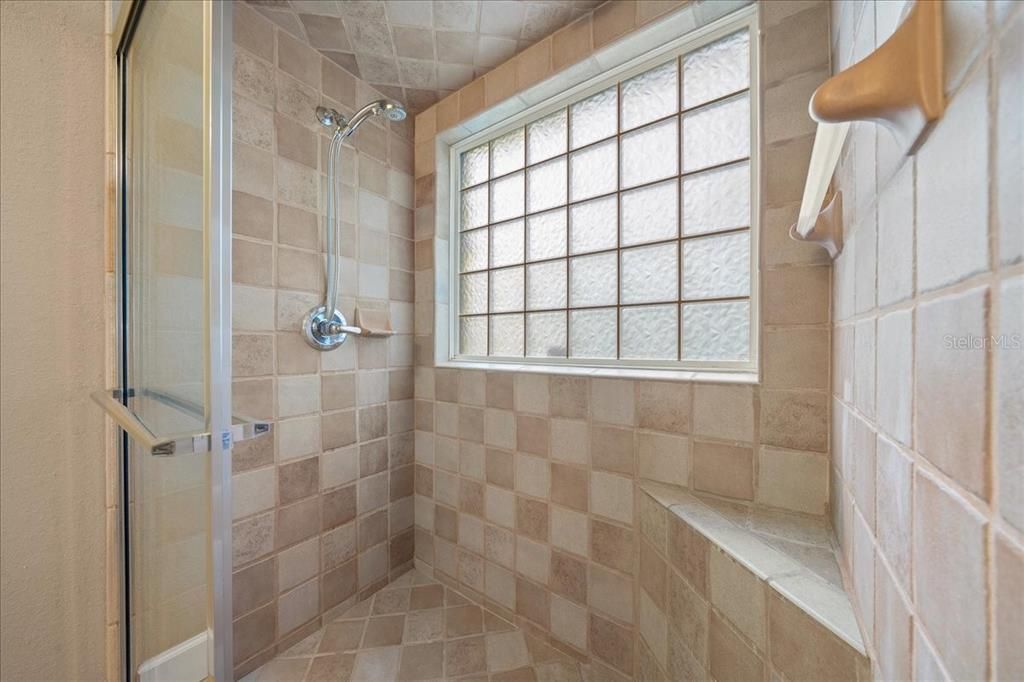 En Venta: $764,900 (4 camas, 3 baños, 2639 Pies cuadrados)