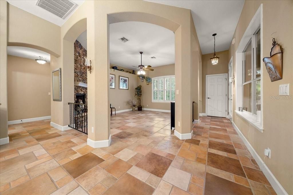 En Venta: $764,900 (4 camas, 3 baños, 2639 Pies cuadrados)