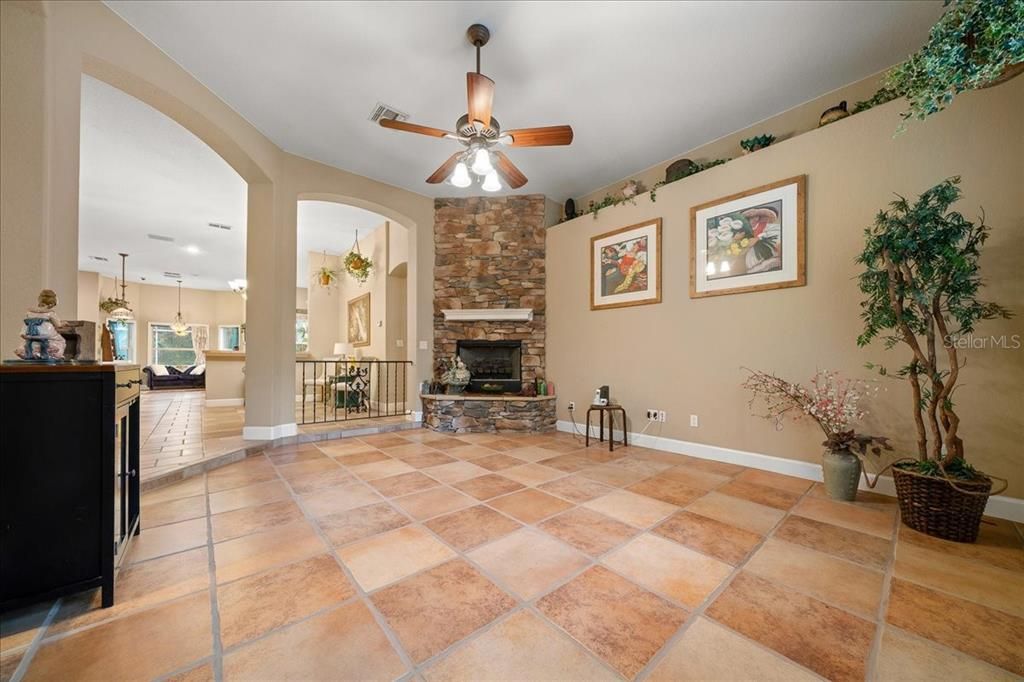 En Venta: $764,900 (4 camas, 3 baños, 2639 Pies cuadrados)