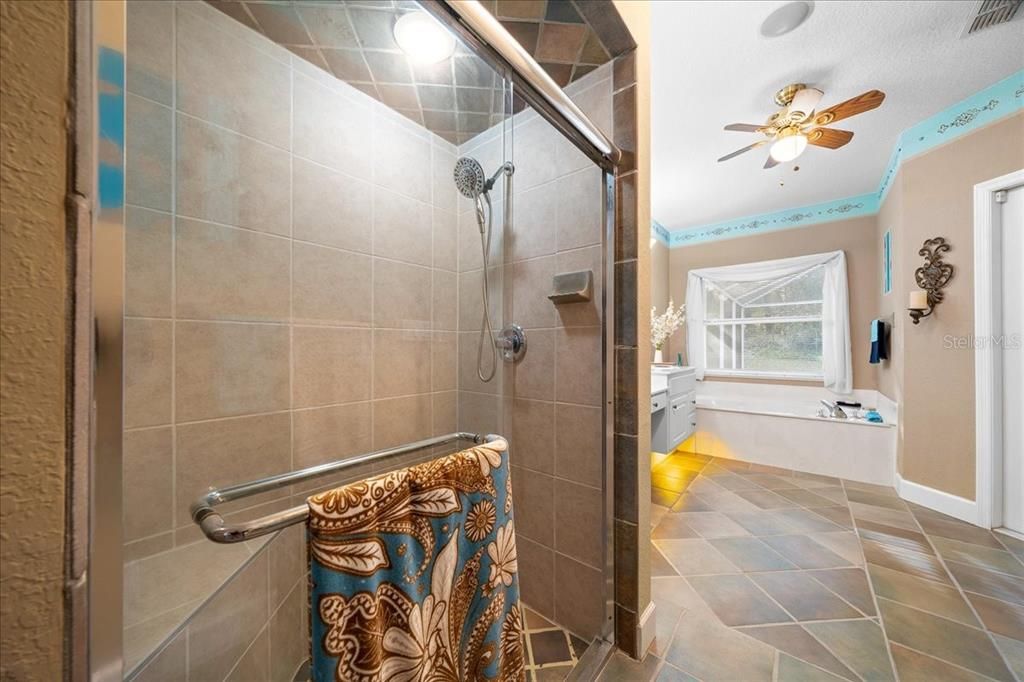 En Venta: $764,900 (4 camas, 3 baños, 2639 Pies cuadrados)