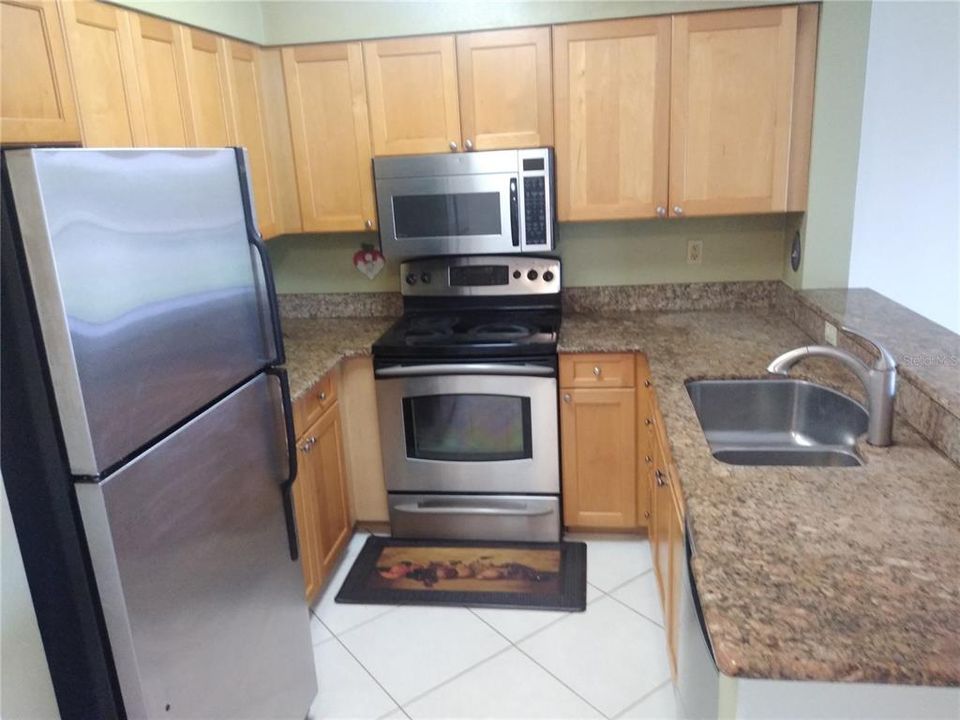 合同活跃: $1,450 (1 贝兹, 1 浴室, 713 平方英尺)