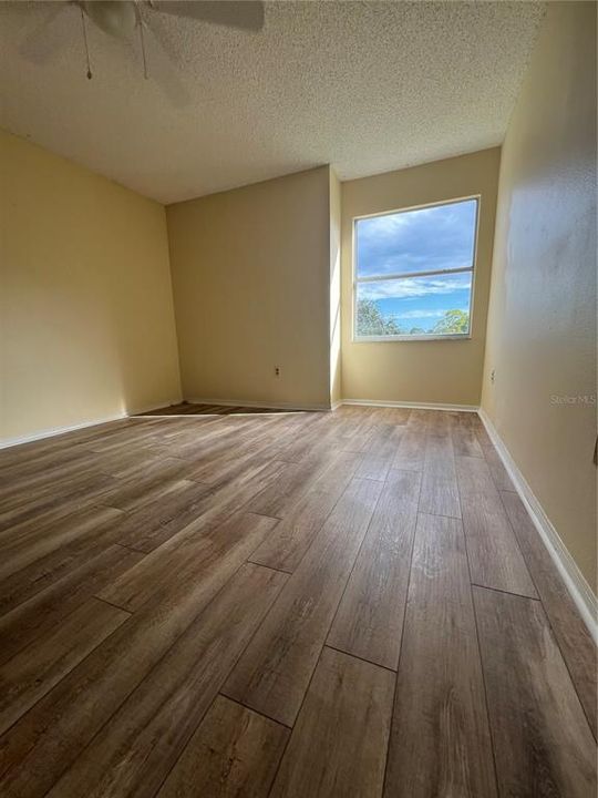 合同活跃: $1,450 (1 贝兹, 1 浴室, 713 平方英尺)