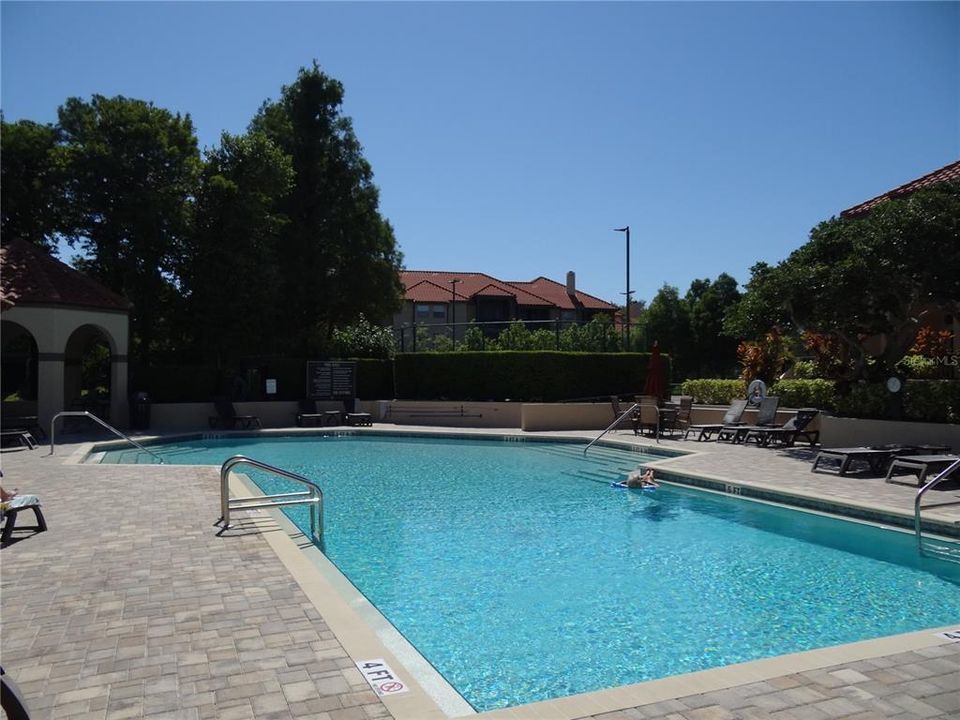 合同活跃: $1,450 (1 贝兹, 1 浴室, 713 平方英尺)