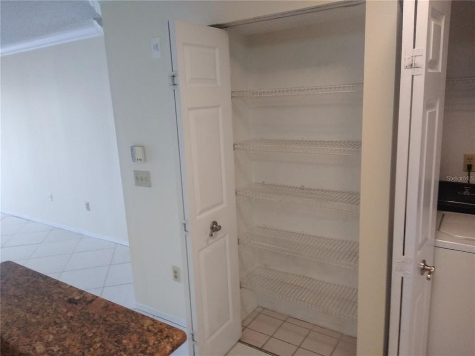 合同活跃: $1,450 (1 贝兹, 1 浴室, 713 平方英尺)