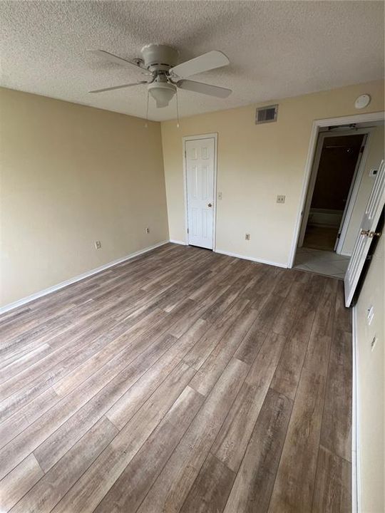 合同活跃: $1,450 (1 贝兹, 1 浴室, 713 平方英尺)