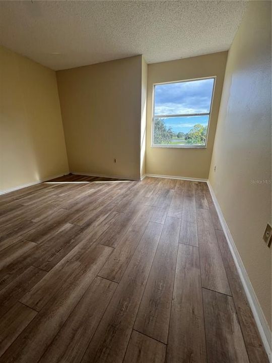 合同活跃: $1,450 (1 贝兹, 1 浴室, 713 平方英尺)