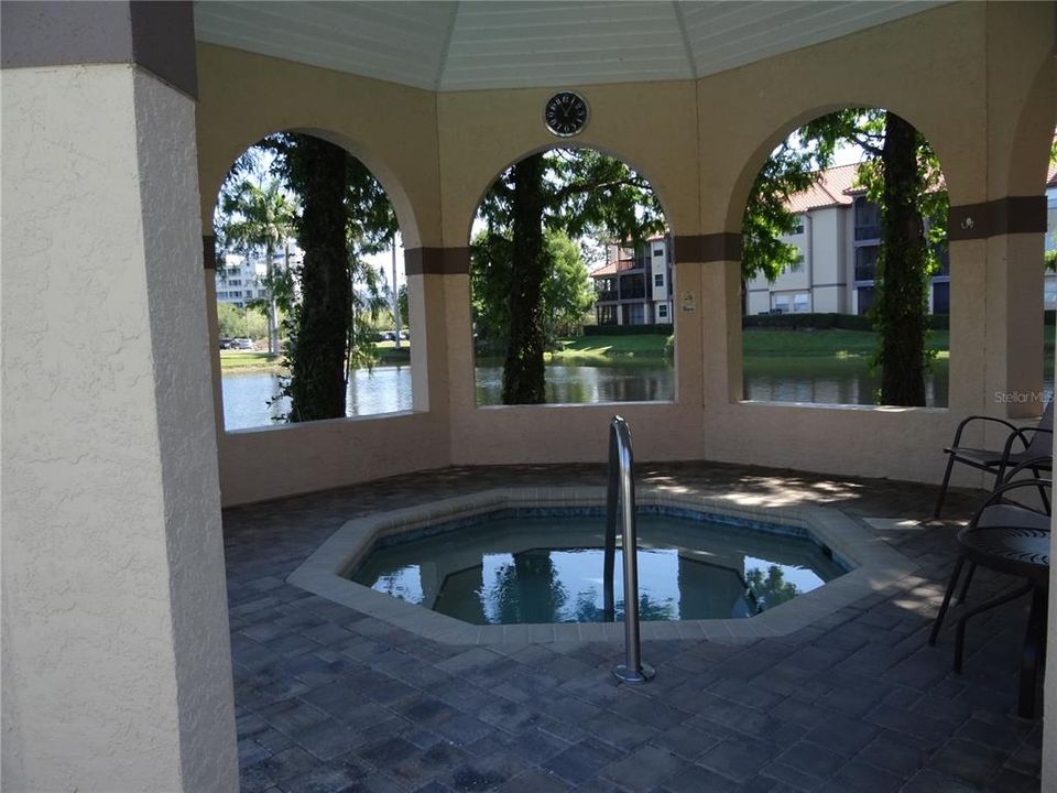 合同活跃: $1,450 (1 贝兹, 1 浴室, 713 平方英尺)