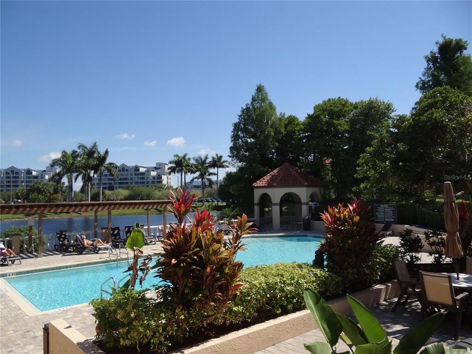 合同活跃: $1,450 (1 贝兹, 1 浴室, 713 平方英尺)