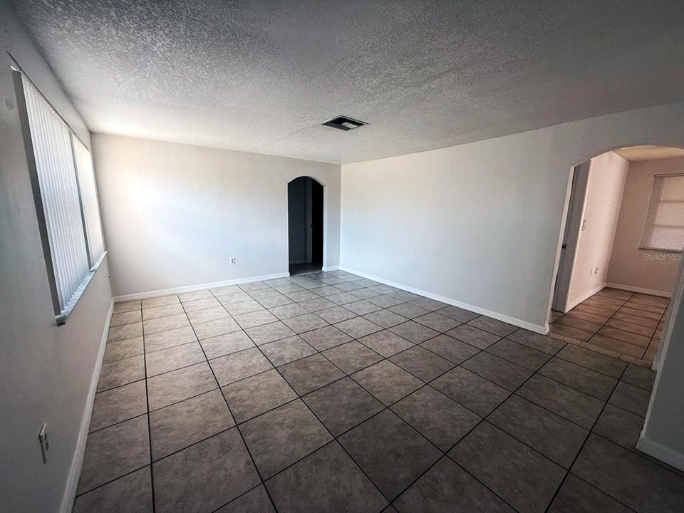 For Rent: $2,300 (3 beds, 2 baths, 1393 Square Feet)