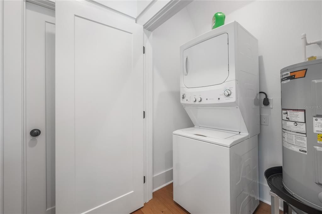 For Sale: $865,000 (4 beds, 3 baths, 2585 Square Feet)