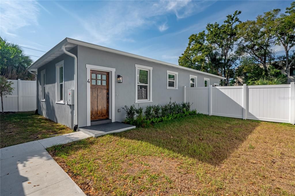 For Sale: $865,000 (4 beds, 3 baths, 2585 Square Feet)