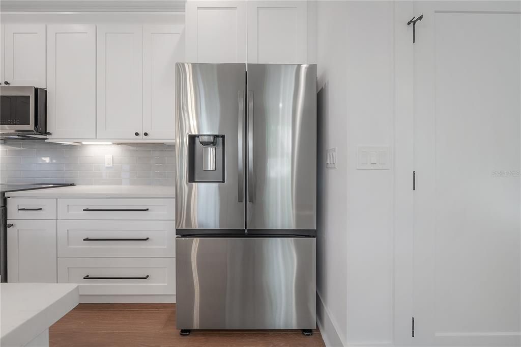 For Sale: $865,000 (4 beds, 3 baths, 2585 Square Feet)