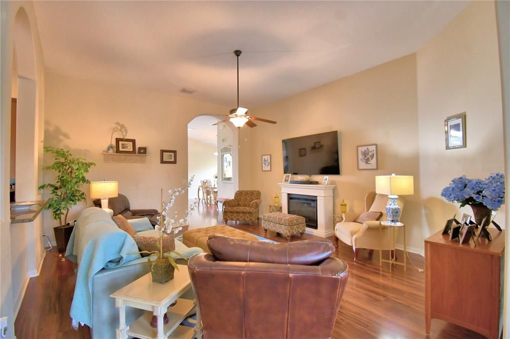 待售: $575,000 (4 贝兹, 3 浴室, 2781 平方英尺)