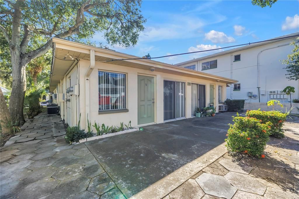 For Sale: $961,000 (5 beds, 0 baths, 2556 Square Feet)