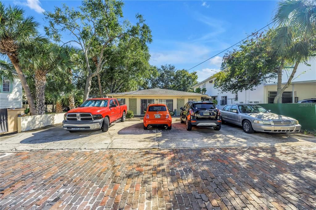 For Sale: $961,000 (5 beds, 0 baths, 2556 Square Feet)