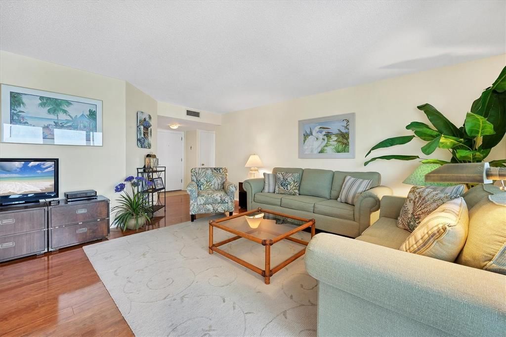 For Sale: $1,000,000 (2 beds, 2 baths, 1150 Square Feet)