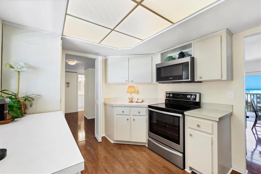 For Sale: $1,000,000 (2 beds, 2 baths, 1150 Square Feet)