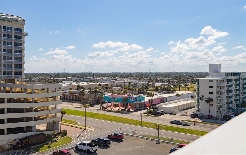 待售: $209,000 (1 贝兹, 1 浴室, 796 平方英尺)