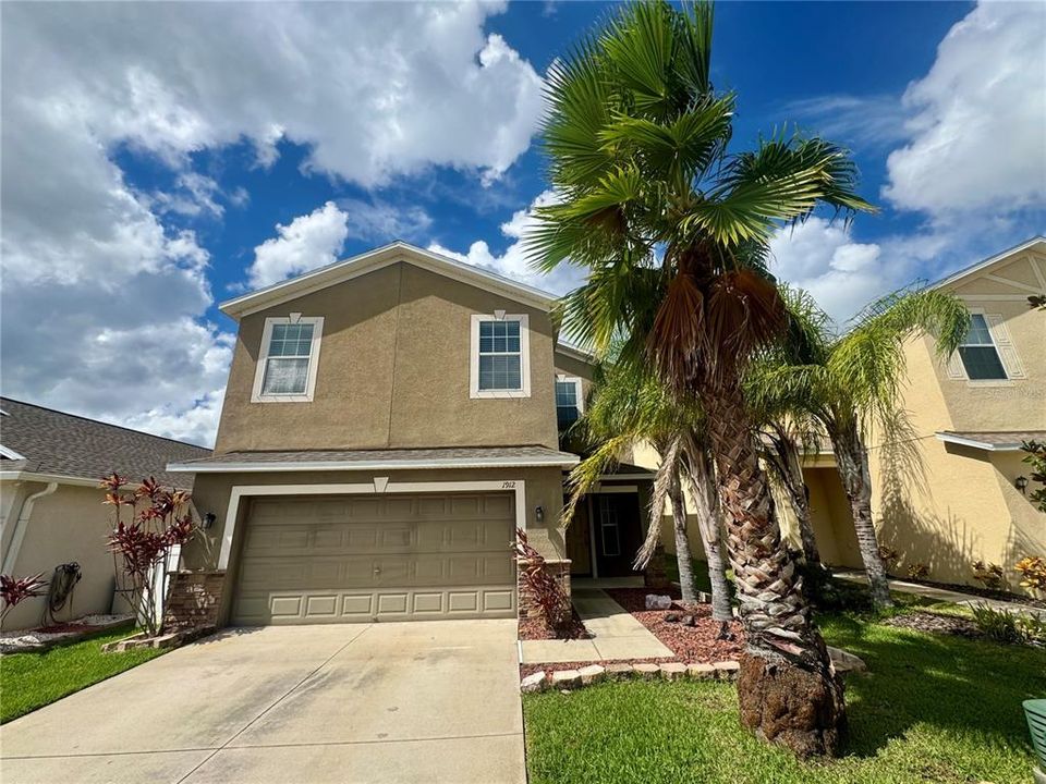 Recently Rented: $2,400 (4 beds, 2 baths, 2479 Square Feet)