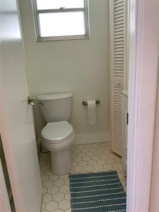 合同活跃: $200,000 (2 贝兹, 2 浴室, 1104 平方英尺)