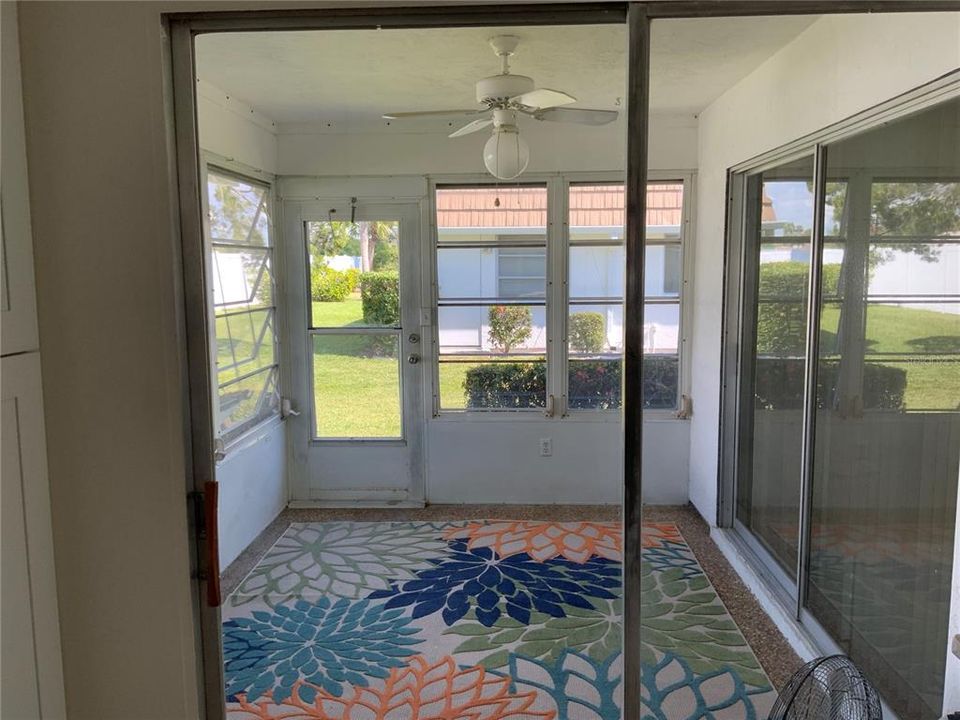 合同活跃: $200,000 (2 贝兹, 2 浴室, 1104 平方英尺)