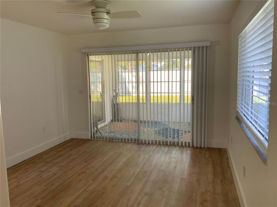 合同活跃: $200,000 (2 贝兹, 2 浴室, 1104 平方英尺)