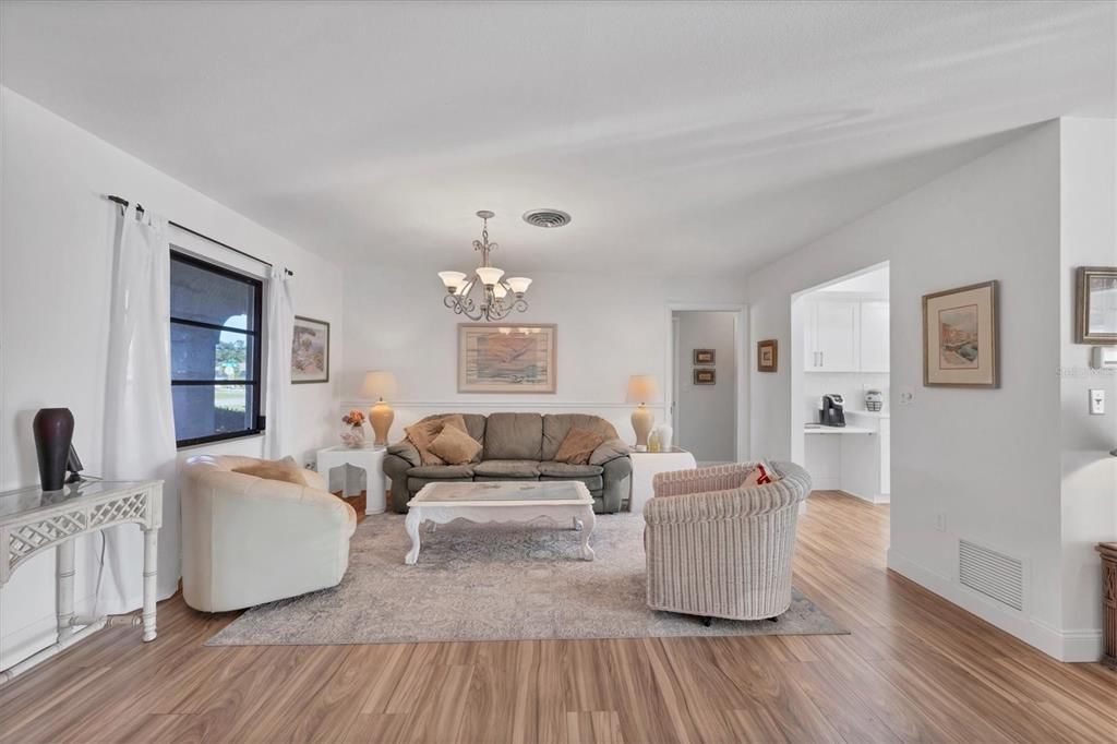 For Sale: $378,000 (3 beds, 2 baths, 1665 Square Feet)