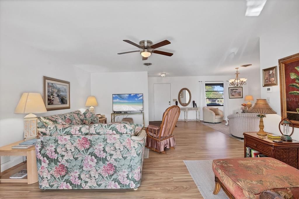 For Sale: $378,000 (3 beds, 2 baths, 1665 Square Feet)