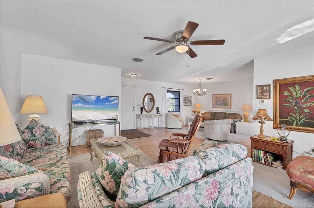 For Sale: $378,000 (3 beds, 2 baths, 1665 Square Feet)