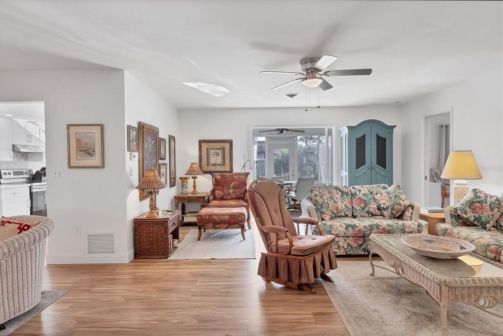 For Sale: $378,000 (3 beds, 2 baths, 1665 Square Feet)