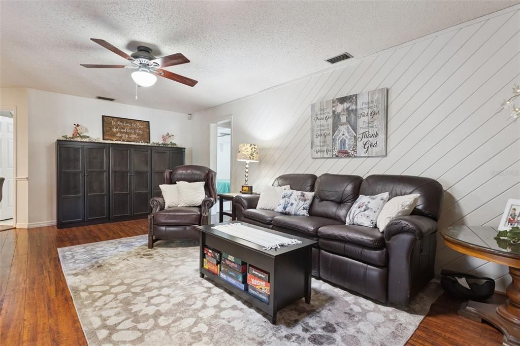 For Sale: $483,000 (3 beds, 2 baths, 1798 Square Feet)