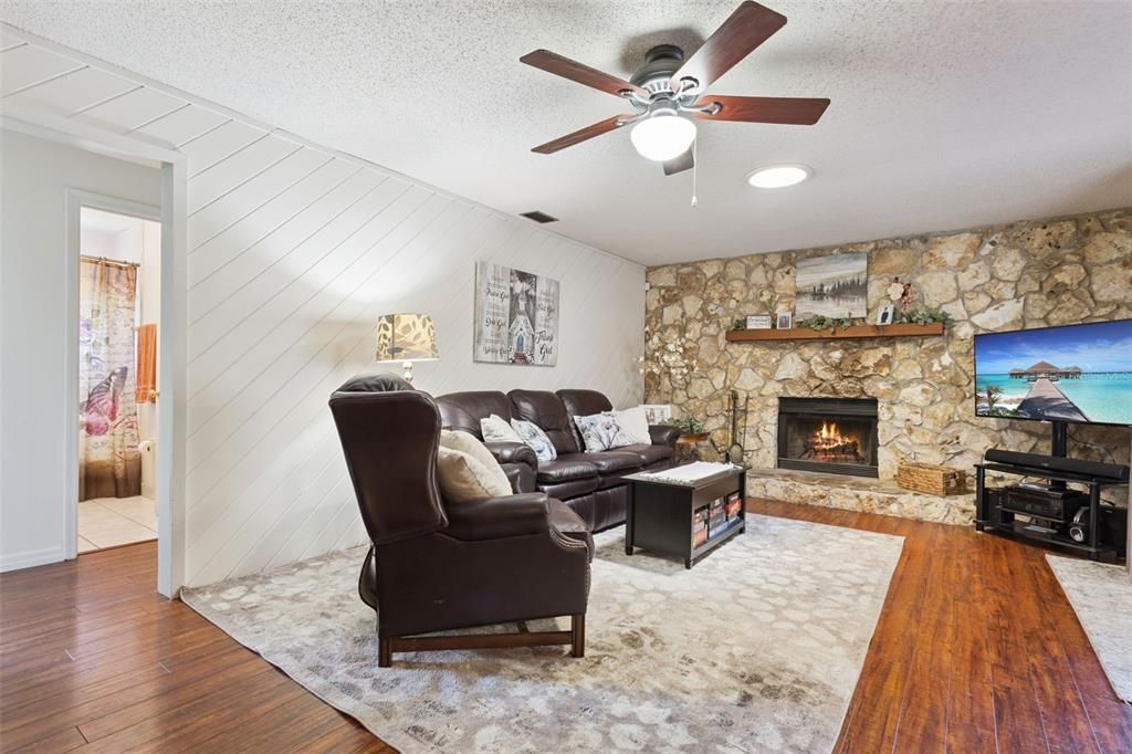 For Sale: $483,000 (3 beds, 2 baths, 1798 Square Feet)