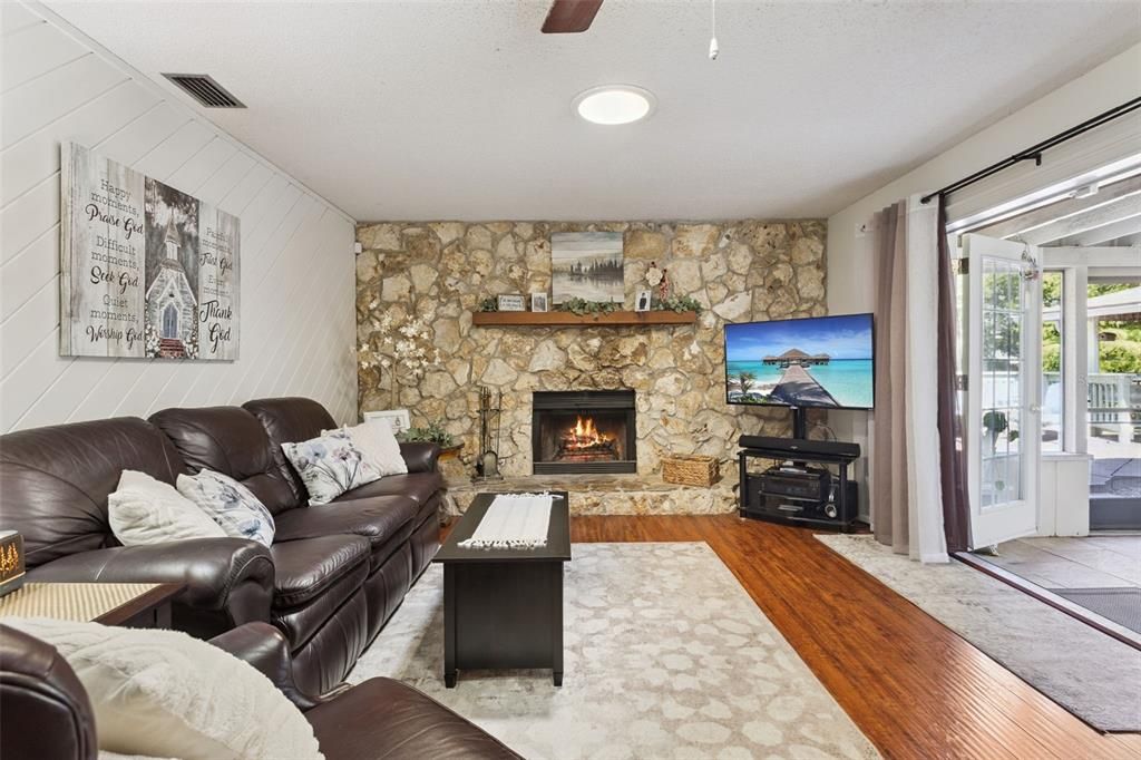 For Sale: $483,000 (3 beds, 2 baths, 1798 Square Feet)