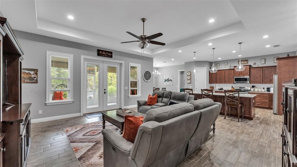 待售: $700,000 (3 贝兹, 2 浴室, 2091 平方英尺)