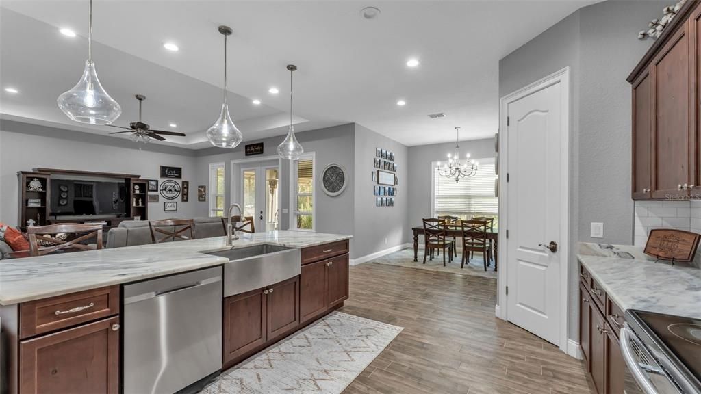 待售: $700,000 (3 贝兹, 2 浴室, 2091 平方英尺)