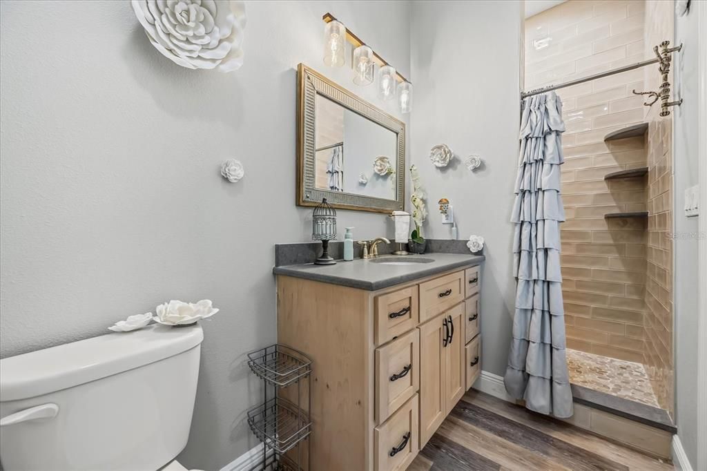 For Sale: $925,000 (5 beds, 5 baths, 4546 Square Feet)