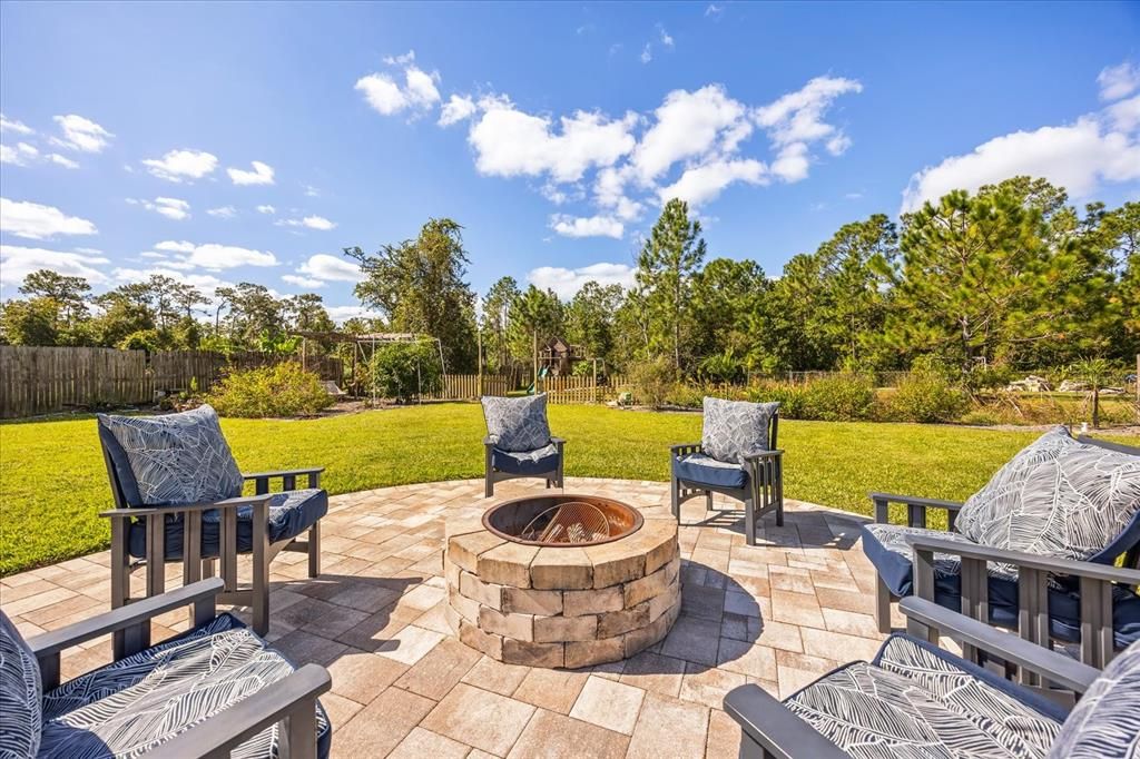 For Sale: $925,000 (5 beds, 5 baths, 4546 Square Feet)