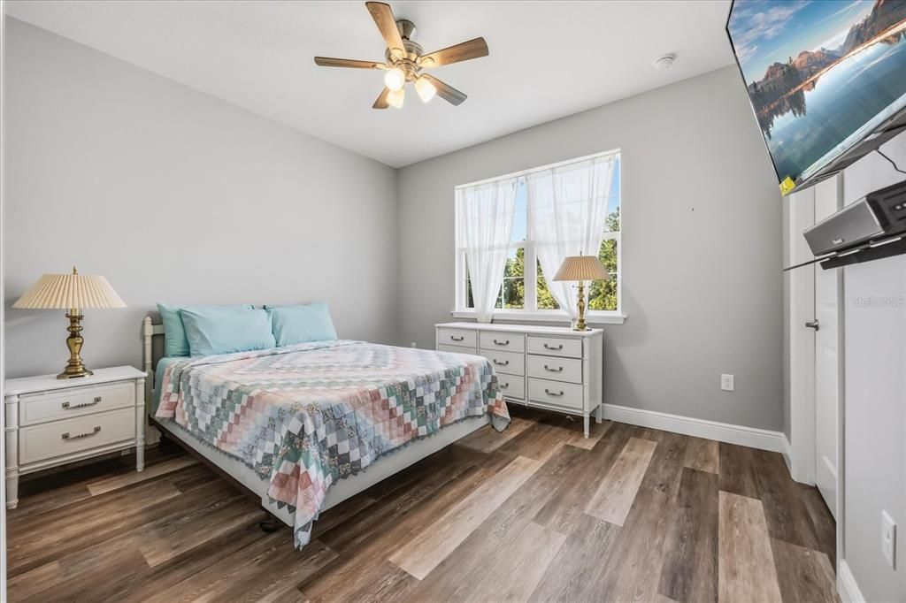 For Sale: $925,000 (5 beds, 5 baths, 4546 Square Feet)