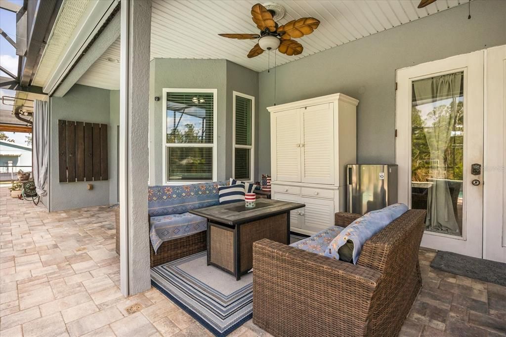 For Sale: $925,000 (5 beds, 5 baths, 4546 Square Feet)