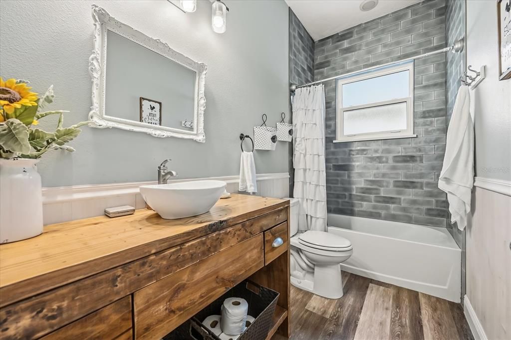 For Sale: $925,000 (5 beds, 5 baths, 4546 Square Feet)