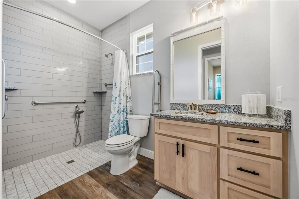 For Sale: $925,000 (5 beds, 5 baths, 4546 Square Feet)