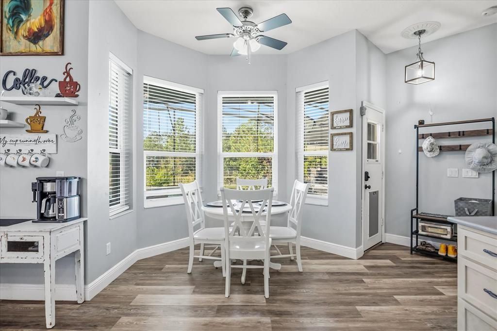 For Sale: $925,000 (5 beds, 5 baths, 4546 Square Feet)